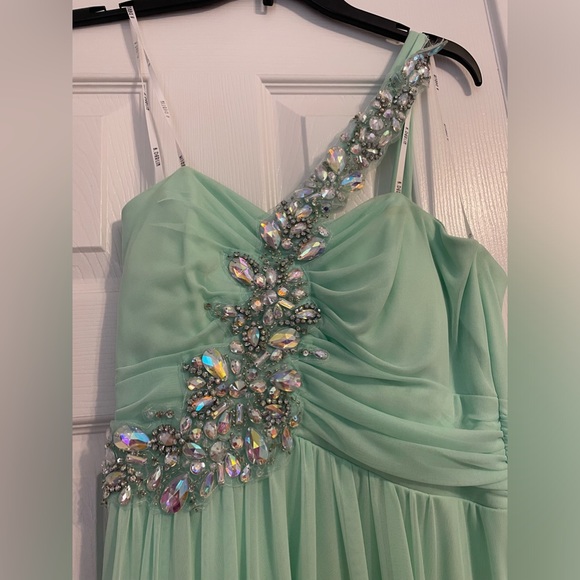 Mint green midi dress perfect for any occasion. - Picture 4 of 4